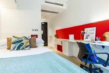 Deluxe En Suite - Image 2